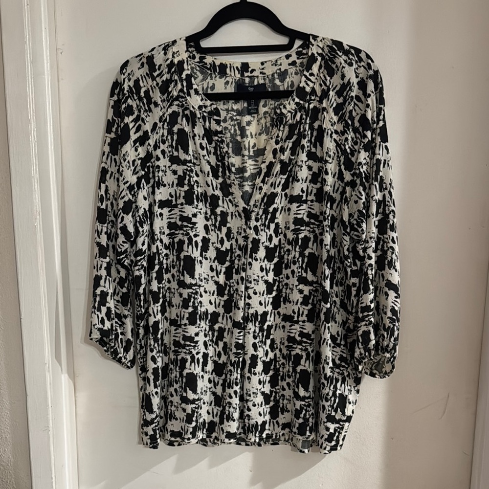 GAP Black and White Relaxed Graphic Blouse